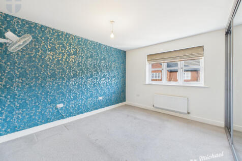 CAM03852G0-PR0473-STILL018