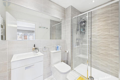 CAM03852G0-PR0473-STILL019