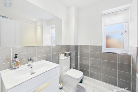 CAM03852G0-PR0473-STILL024