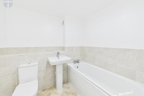 CAM03852G0-PR0485-STILL008