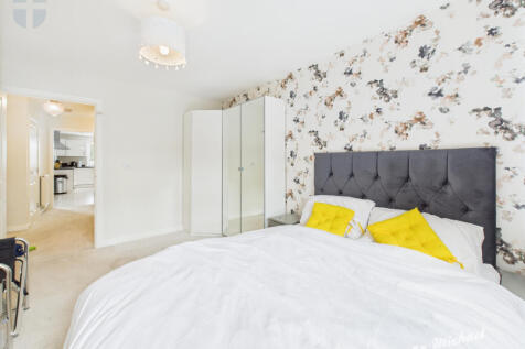 CAM03852G0-PR0301-STILL013