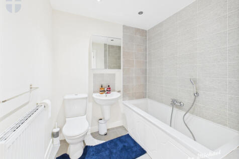 CAM03852G0-PR0301-STILL006