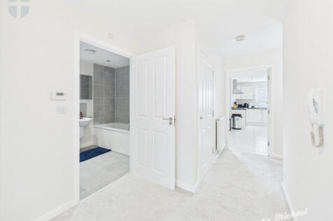 CAM03852G0-PR0301-STILL017