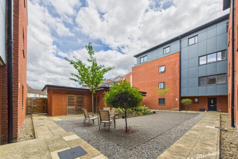 CAM03852G0-PR0301-STILL018