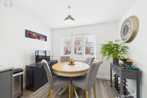 CAM03218G0-PR0689-STILL002