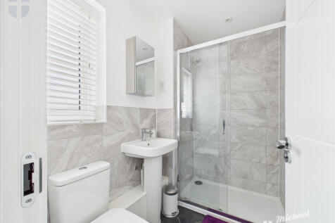 CAM03218G0-PR0689-STILL017