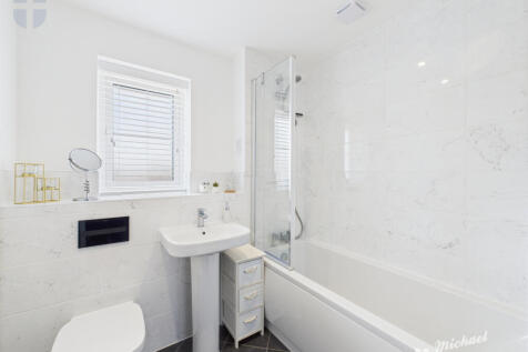 CAM03218G0-PR0689-STILL012