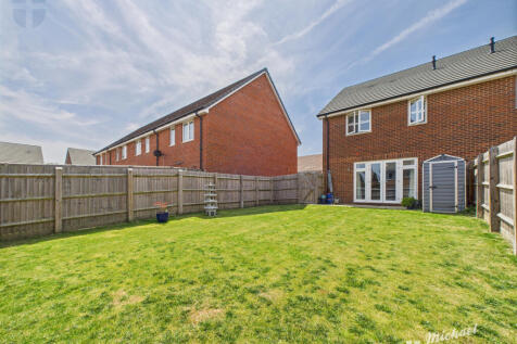 CAM03218G0-PR0689-STILL010