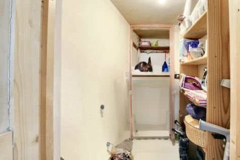 Bedroom/ Office space