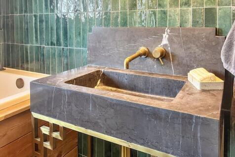 En-suite to the Master Bedroom