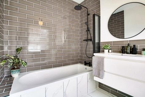 Luxurious Contemporary Bathroom