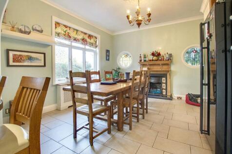 Living Kitchen/Dining Room