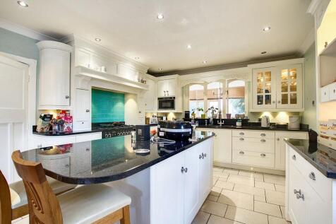 Living Kitchen/Dining Room