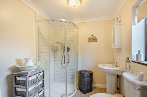 Annexe shower roo...
