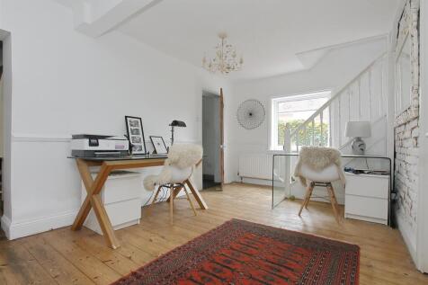The Arches - Dining Room/Study Area