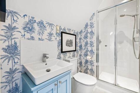 Family shower room