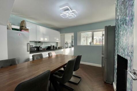 Kitchen dining