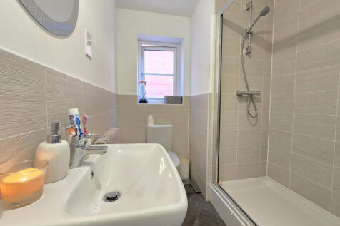 Bedroom 2 en-suite