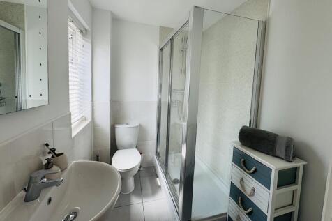 Master bedroom ensuite