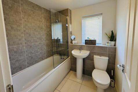 Main bathroom 