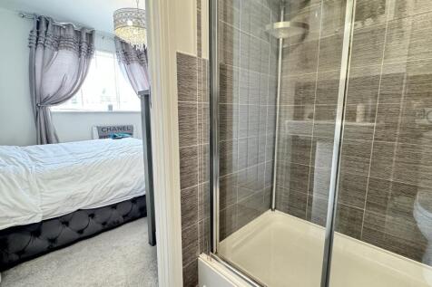 Master ensuite