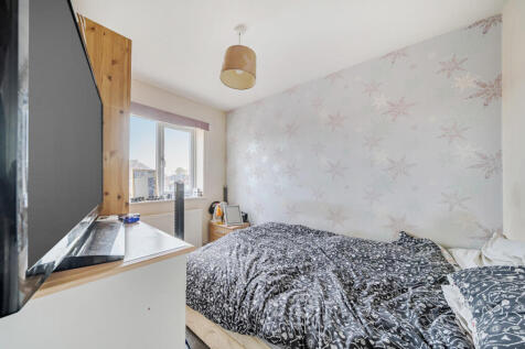 1369877-9-690a018...