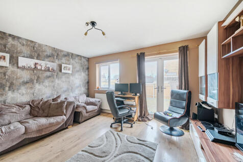 1369877-5-690a00d...