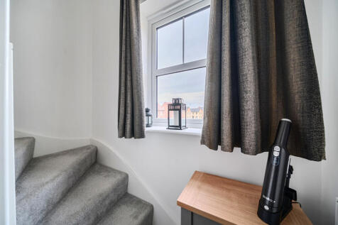 1375943-2-690a1d0...