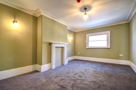 Dining Room / Bed 3