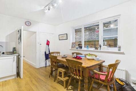 Kitchen/ Dining Area