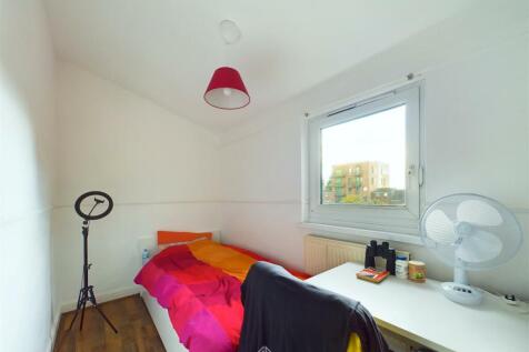 CAM02826G0-PR0035-STILL007.jpg