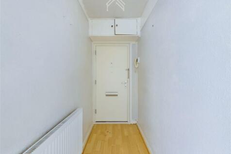 CAM02700G0-PR0174-STILL008.jpg