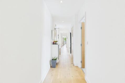 CAM02700G0-PR0289-STILL014.jpg
