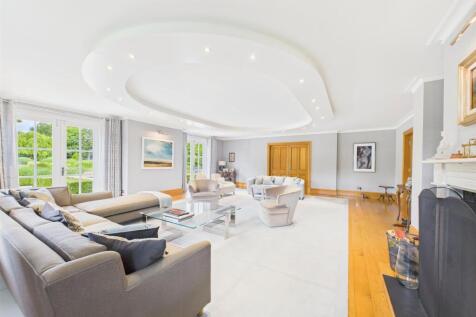Main Living Room 3.jpg