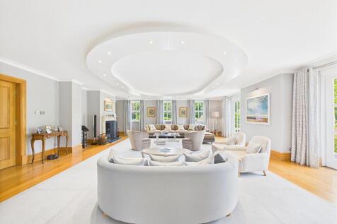 Main Living Room 2.jpg