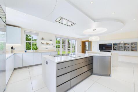 Kitchen 2.jpg