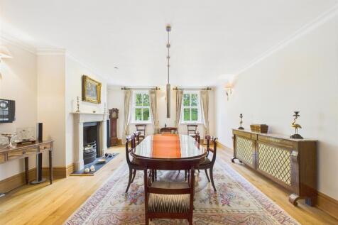 Dining Area.jpg