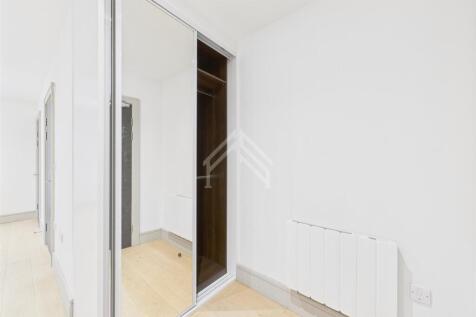 CAM02700G0-PR0321-STILL022.jpg