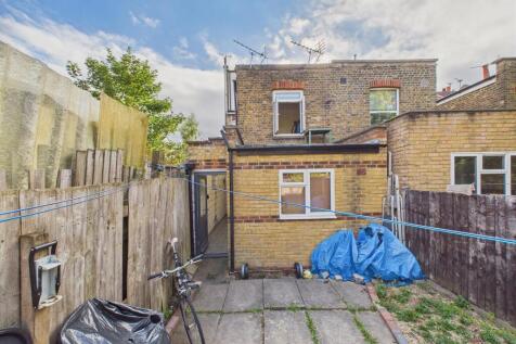 CAM02700G0-PR0346-STILL008.jpg