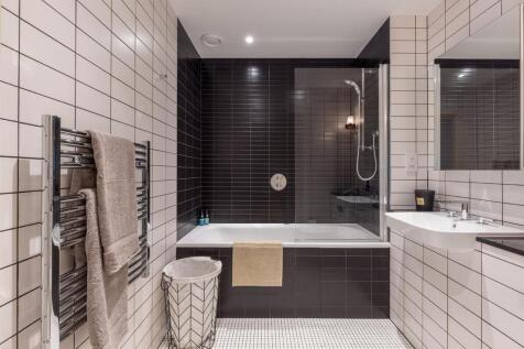 4. The Robinson- Bathroom.jpg