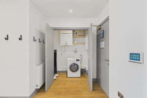 CAM02700G0-PR0373-STILL024.jpg