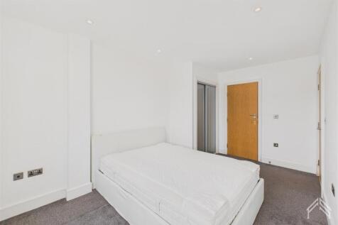 CAM02700G0-PR0397-STILL007.jpg