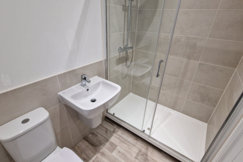 En-Suite &#43; Shower