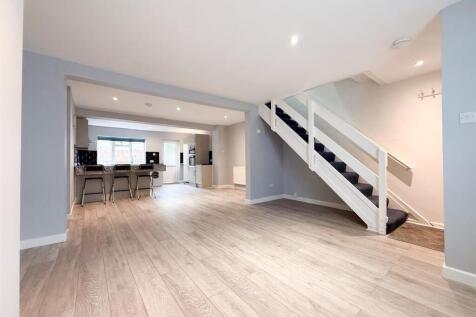 Lounge/Dining Area