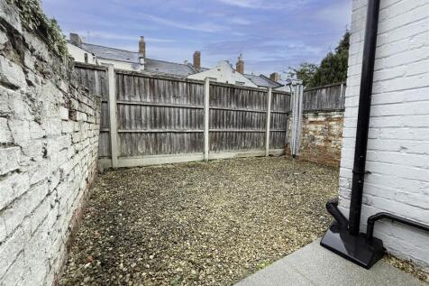 Rear Courtyard Garden