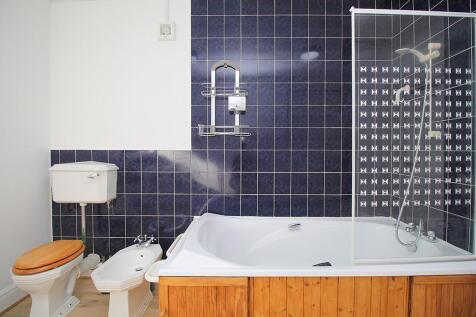 Bathroom (Shared)