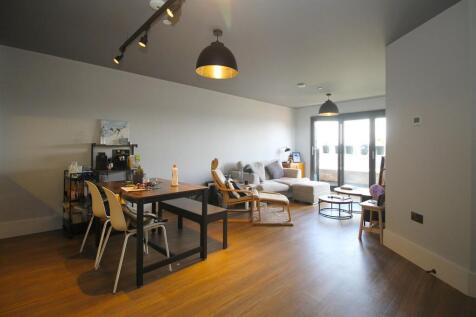 Lounge / Kitchen