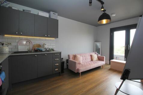 Lounge / Kitchen