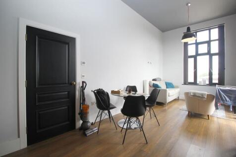 Lounge / Kitchen