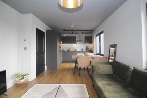 Lounge / Kitchen